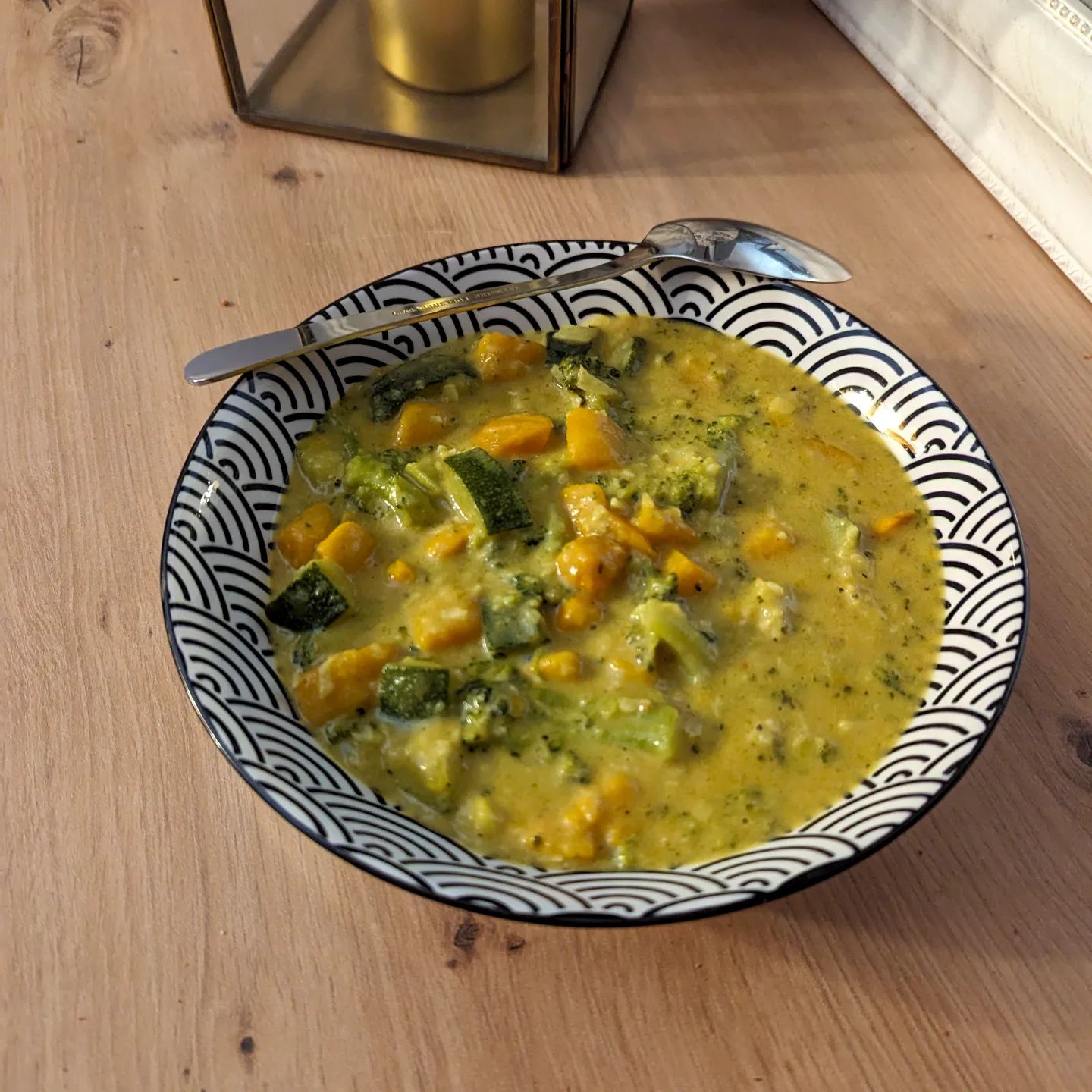 Curry aus Brokkoli und Süßkartoffeln